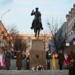 19.03.2021. Kielce. Plac Wolności. Pomnik Józefa Piłsudskiego. Uroczystości z okazji imienin Marszałka / Wiktor Taszłow / Radio Kielce