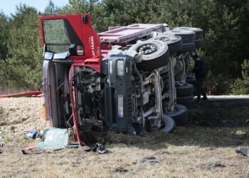 23.03.2021. Lasków. Wypadek na trasie Jędrzejów - Małogoszcz / Wiktor Taszłow / Radio Kielce