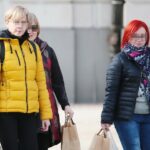 24.02.2021. Kielce. Ludzie nie zakrywaja nosa i ust / Wiktor Taszłow / Radio Kielce