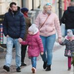 24.02.2021. Kielce. Ludzie nie zakrywaja nosa i ust / Wiktor Taszłow / Radio Kielce