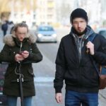 24.02.2021. Kielce. Ludzie nie zakrywaja nosa i ust / Wiktor Taszłow / Radio Kielce