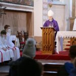 26.03.2021. Masłów. Modlitewne spotkanie upamiętniające Ojca świętego Jana Pawła II. Na zdjęciu biskup Marian Florczyk / Wiktor Taszłow / Radio Kielce