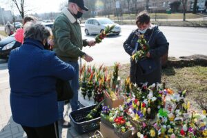 27.03.2021. Kielce. Dekoracje świąteczne na bazarze / Wiktor Taszłow / Radio Kielce