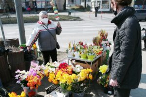 27.03.2021. Kielce. Dekoracje świąteczne na bazarze / Wiktor Taszłow / Radio Kielce