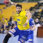 27.03.2021. Kielce. Mecz 18. kolejki PGNiG Superligi. Łomża Vive - MMTS Kwidzyn. Na zdjęciu: Nicolas Tournat / Wiktor Taszłow / Radio Kielce