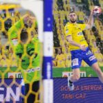 27.03.2021. Kielce. Mecz 18. kolejki PGNiG Superligi. Łomża Vive - MMTS Kwidzyn. Na zdjęciu: Branko Vujović / Wiktor Taszłow / Radio Kielce