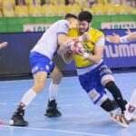 27.03.2021. Kielce. Mecz 18. kolejki PGNiG Superligi. Łomża Vive - MMTS Kwidzyn. Na zdjęciu: Nicolas Tournat / Wiktor Taszłow / Radio Kielce