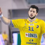 27.03.2021. Kielce. Mecz 18. kolejki PGNiG Superligi. Łomża Vive - MMTS Kwidzyn. Na zdjęciu: Nicolas Tournat / Wiktor Taszłow / Radio Kielce