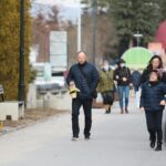 28.03.2021. Cedzyna. Łamanie nakazu noszenia maseczek / Wiktor Taszłow / Radio Kielce