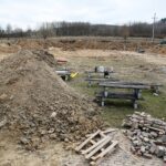 29.03.2021. Nowa Słupia. Budowa Parku Dziedzictwa Gór Świętokrzyskich / Wiktor Taszłow / Radio Kielce