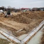 29.03.2021. Nowa Słupia. Budowa Parku Dziedzictwa Gór Świętokrzyskich / Wiktor Taszłow / Radio Kielce