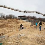 29.03.2021. Nowa Słupia. Budowa Parku Dziedzictwa Gór Świętokrzyskich / Wiktor Taszłow / Radio Kielce