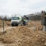 29.03.2021. Nowa Słupia. Budowa Parku Dziedzictwa Gór Świętokrzyskich / Wiktor Taszłow / Radio Kielce