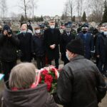 01.03.2021. Kielce. Cmentarz na Piaskach. Obchody Narodowego Dnia Pamięci Żołnierzy Wyklętych / Wiktor Taszłow / Radio Kielce