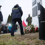 01.03.2021. Kielce. Cmentarz na Piaskach. Obchody Narodowego Dnia Pamięci Żołnierzy Wyklętych / Wiktor Taszłow / Radio Kielce