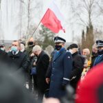 01.03.2021. Kielce. Cmentarz na Piaskach. Obchody Narodowego Dnia Pamięci Żołnierzy Wyklętych. Na zdjęciu (od lewej): Marcin Stępniewski - radny, Zdzisław Łakomiec - radny, Andrzej Bętkowski - marszałek województwa świętokrzyskiego, Jarosław Kaleta - komendant wojewódzki policji w Kielcach / Wiktor Taszłow / Radio Kielce