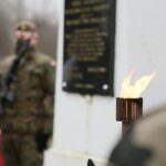 01.03.2021. Kielce. Cmentarz na Piaskach. Obchody Narodowego Dnia Pamięci Żołnierzy Wyklętych / Wiktor Taszłow / Radio Kielce