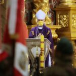 01.03.2021. Kielce. Uroczysta msza święta z okazji Narodowego Dnia Pamięci "Żołnierzy Wyklętych". Na zdjęciu: Jan Piotrowski - biskup kielecki / Wiktor Taszłow / Radio Kielce