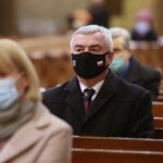 01.03.2021. Kielce. Uroczysta msza święta z okazji Narodowego Dnia Pamięci "Żołnierzy Wyklętych". Na zdjęciu: Andrzej Bętkowski - marszałek województwa świętokrzyskiego / Wiktor Taszłow / Radio Kielce