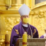 01.03.2021. Kielce. Uroczysta msza święta z okazji Narodowego Dnia Pamięci "Żołnierzy Wyklętych". Na zdjęciu: Jan Piotrowski - biskup kielecki / Wiktor Taszłow / Radio Kielce