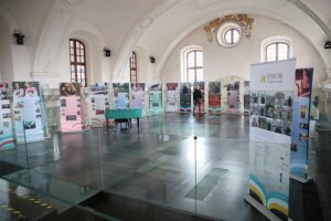 04.03.2021. Chmielnik. Ośrodek Edukacyjno-Muzealny „Świętokrzyski Sztetl”. Wystawa „Jestem stąd. Polska wielu narodów” / Wiktor Taszłow / Radio Kielce