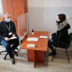 04.03.2021. Chmielnik. Nowa siedziba filii Wydziału Komunikacji i Transportu Starostwa Powiatowego w Kielcach oraz Lokalnego Punktu Informacyjno - Konsultacyjnego Powiatowego Urzędu Pracy w Kielcach / Wiktor Taszłow / Radio Kielce