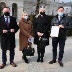 04.03.2021. Kielce. Konferencja prasowa. Na zdjęciu (od lewej): Andrzej Szejna - poseł, Katarzyna Suchańska - radna, Małgorzata Marenin, Kamil Suchański, przewodniczący Rady Miasta w Kielcach / Wiktor Taszłow / Radio Kielce