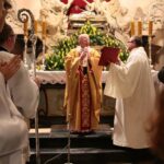 08.03.2021. Jędrzejów. Msza święta, w trakcie której poświęcona została kaplica bł. Wincentego Kadłubka. Na zdjęciu: abp Marek Jędraszewski, metropolita krakowski / Wiktor Taszłow / Radio Kielce