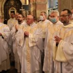 08.03.2021. Jędrzejów. Msza święta, w trakcie której poświęcona została kaplica bł. Wincentego Kadłubka / Wiktor Taszłow / Radio Kielce