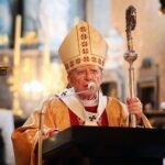 08.03.2021. Jędrzejów. Msza święta, w trakcie której poświęcona została kaplica bł. Wincentego Kadłubka. Na zdjęciu: abp Marek Jędraszewski, metropolita krakowski / Wiktor Taszłow / Radio Kielce