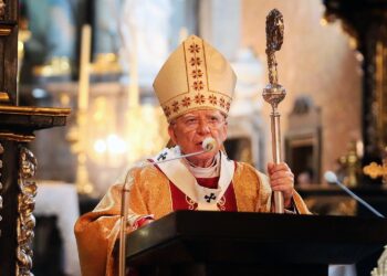 08.03.2021. Jędrzejów. Msza święta, w trakcie której poświęcona została kaplica bł. Wincentego Kadłubka. Na zdjęciu: abp Marek Jędraszewski, metropolita krakowski / Wiktor Taszłow / Radio Kielce