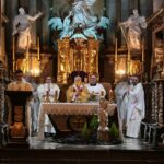 08.03.2021. Jędrzejów. Msza święta, w trakcie której poświęcona została kaplica bł. Wincentego Kadłubka. Na zdjęciu: abp Marek Jędraszewski, metropolita krakowski / Wiktor Taszłow / Radio Kielce