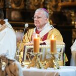 08.03.2021. Jędrzejów. Msza święta, w trakcie której poświęcona została kaplica bł. Wincentego Kadłubka. Na zdjęciu: abp Marek Jędraszewski, metropolita krakowski / Wiktor Taszłow / Radio Kielce