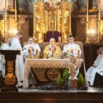 08.03.2021. Jędrzejów. Msza święta, w trakcie której poświęcona została kaplica bł. Wincentego Kadłubka. Na zdjęciu: abp Marek Jędraszewski, metropolita krakowski / Wiktor Taszłow / Radio Kielce