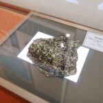 12.03.2021. Kielce. Muzeum Historii Kielc. Wystawa „Meteoryty ze zbiorów Krzysztofa Sochy – Sala dla Kolekcjonera” / Wiktor Taszłow / Radio Kielce