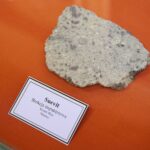 12.03.2021. Kielce. Muzeum Historii Kielc. Wystawa „Meteoryty ze zbiorów Krzysztofa Sochy – Sala dla Kolekcjonera” / Wiktor Taszłow / Radio Kielce