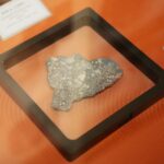 12.03.2021. Kielce. Muzeum Historii Kielc. Wystawa „Meteoryty ze zbiorów Krzysztofa Sochy – Sala dla Kolekcjonera” / Wiktor Taszłow / Radio Kielce