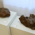 12.03.2021. Kielce. Muzeum Historii Kielc. Wystawa „Meteoryty ze zbiorów Krzysztofa Sochy – Sala dla Kolekcjonera” / Wiktor Taszłow / Radio Kielce