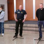 12.03.2021. Kielce. Konferencja prasowa dotycząca leczenia Hani Terleckiej. Na zdjęciu (od lewej): Grzegorz Prokop, Marcin Najman - były bokser i zawodnik MMA, Bartłomiej Terlecki - ojciec Hani / Wiktor Taszłow / Radio Kielce