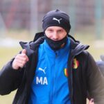 14.03.2021. Kielce. Mecz 24. kolejki III ligi: Korona II Kielce - Wisła Puławy. Na zdjęciu: Mariusz Arczewski - drugi trener Korony II Kielce / Wiktor Taszłow / Radio Kielce