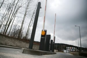 15.03.2021. Kielce. Parking przed starostwem powiatowym / Wiktor Taszłow / Radio Kielce