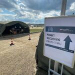 20.04.2021. Podzamcze. Punkt szczepień drive thru / Wiktor Taszłow / Radio Kielce