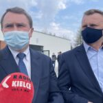 21.04.2021. Sandomierz. Centrum Zdrowia Psychicznego w Sandomierzu. Na zdjęciu (od lewej): Marek Kos - dyrektor Szpitala Specjalistycznego w Sandomierzu i Marcin Piwnik - starosta sandomierski / Grażyna Szlęzak-Wójcik / Radio Kielce