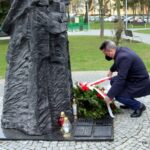 13.04.2021. Staszów. Obchody Dnia Pamięci Ofiar Zbrodni Katyńskiej / Urząd Miasta Staszów