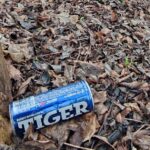 15.04.2021. Pińczów. Śmieci na „Górze Zamkowej” / Krajobrazy Ponidzia