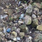 15.04.2021. Pińczów. Śmieci na „Górze Zamkowej” / Krajobrazy Ponidzia