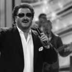 Na zdjęciu archiwalnym z 9 czerwca 2018 roku wokalista Krzysztof Krawczyk podczas koncertu w drugim dniu 55. Krajowego Festiwalu Piosenki Polskiej w Opolu / Krzysztof Świderski / PAP