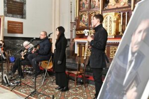 10.04.2021. Łódź. Bazylika Archikatedralna pw. św. Stanisława Kostki. Msza święta pogrzebowa Krzysztofa Krawczyka / PAP/Grzegorz Michałowski