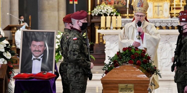 10.04.2021. Łódź. Bazylika Archikatedralna pw. św. Stanisława Kostki. Msza święta pogrzebowa Krzysztofa Krawczyka. Na zdjęciu: Bp Antoni Długosz / PAP/Grzegorz Michałowski