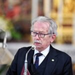 10.04.2021. Łódź. Bazylika Archikatedralna pw. św. Stanisława Kostki. Msza święta pogrzebowa Krzysztofa Krawczyka. Na zdjęciu: Tadeusz Deszkiewicz - doradca prezydenta RP / PAP/Grzegorz Michałowski